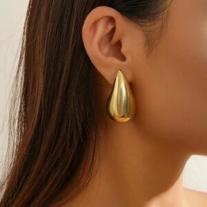 NWT 18K Gold Plated Large Rain Drop Earrings